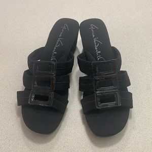 Gloria Vanderbilt sandals